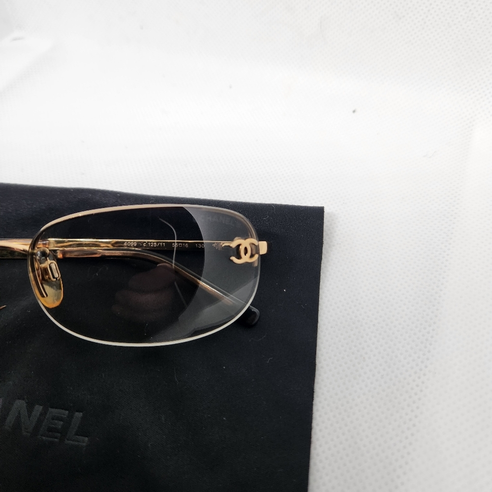 Chanel Sunglasses in pristine condition, exhibiting no blemishes. Model CH4099 - Picture 13 of 13